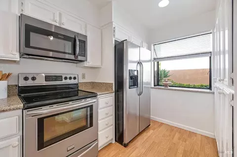 Kitchen - 141 Nantucket Ln, Vallejo, CA 94590 photo 2 of 3