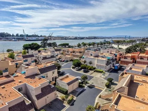 View/Area - 141 Nantucket Ln, Vallejo, CA 94590 photo 8 of 10