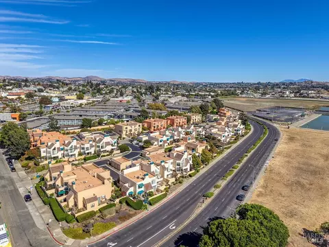 View/Area - 141 Nantucket Ln, Vallejo, CA 94590 photo 3 of 10