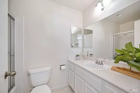 Bath - 141 Nantucket Ln, Vallejo, CA 94590 photo 3 of 3