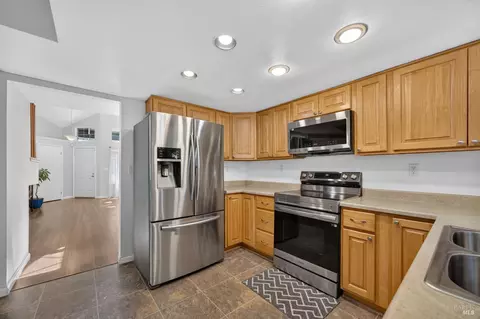Kitchen - 121 Sunnyglen Dr, Vallejo, CA 94591 photo 3 of 3