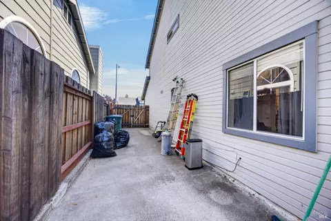 Exterior - 121 Sunnyglen Dr, Vallejo, CA 94591 photo 8 of 17