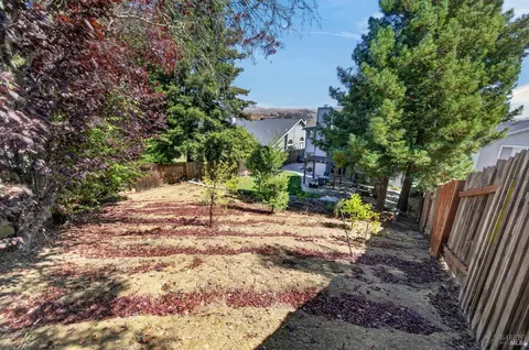 Exterior - 121 Sunnyglen Dr, Vallejo, CA 94591 photo 11 of 17