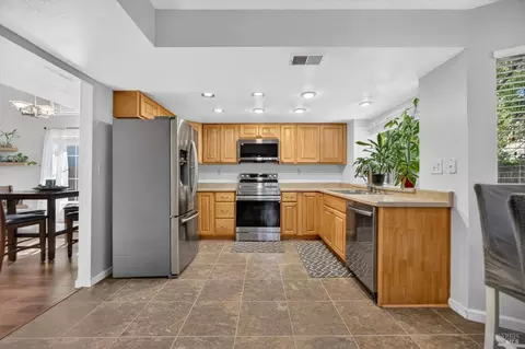 Kitchen - 121 Sunnyglen Dr, Vallejo, CA 94591 photo 2 of 3