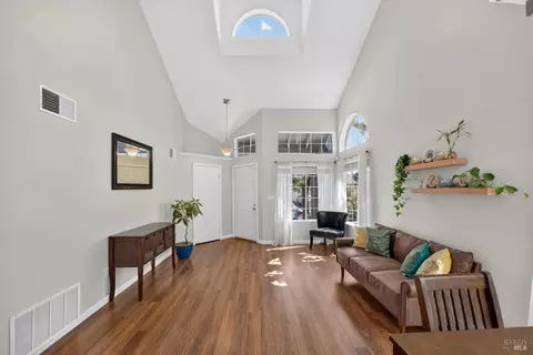 Entry Way - 121 Sunnyglen Dr, Vallejo, CA 94591 photo 1 of 5