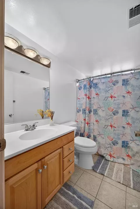 Bath - 121 Sunnyglen Dr, Vallejo, CA 94591 photo 3 of 5