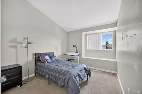 Bedroom - 121 Sunnyglen Dr, Vallejo, CA 94591 photo 2 of 7