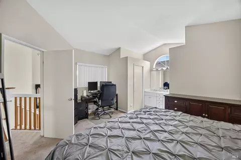 Bedroom - 121 Sunnyglen Dr, Vallejo, CA 94591 photo 5 of 7