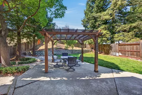 Exterior - 121 Sunnyglen Dr, Vallejo, CA 94591 photo 2 of 17