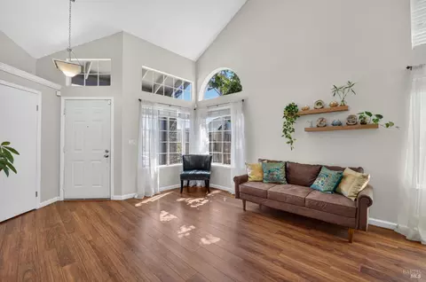 Entry Way - 121 Sunnyglen Dr, Vallejo, CA 94591 photo 2 of 5