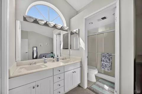 Bath - 121 Sunnyglen Dr, Vallejo, CA 94591 photo 2 of 5