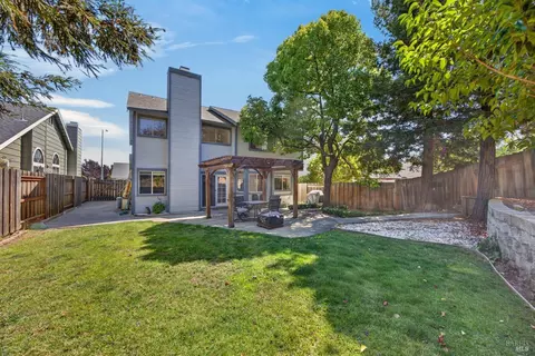 Exterior - 121 Sunnyglen Dr, Vallejo, CA 94591 photo 6 of 17