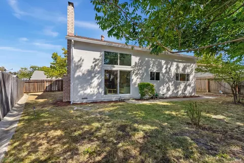 Exterior - 2273 Ross Pl, Fairfield, CA 94533 photo 5 of 7