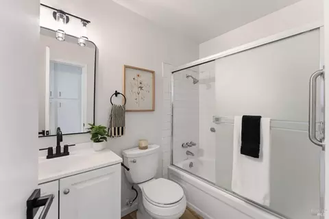 Bath - 2273 Ross Pl, Fairfield, CA 94533 photo 2 of 2