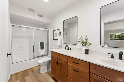 Bath - 2273 Ross Pl, Fairfield, CA 94533 photo 1 of 2