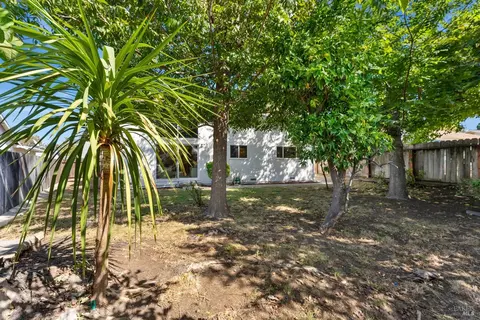 Exterior - 2273 Ross Pl, Fairfield, CA 94533 photo 6 of 7