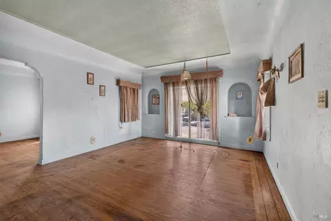 Living - 1518 Alabama St, Vallejo, CA 94590 photo 2 of 4