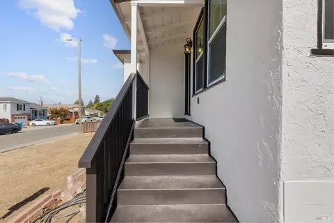 Exterior - 34 Hermosa Ave, Vallejo, CA 94590 photo 4 of 9