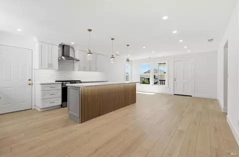 Kitchen - 34 Hermosa Ave, Vallejo, CA 94590 photo 3 of 4