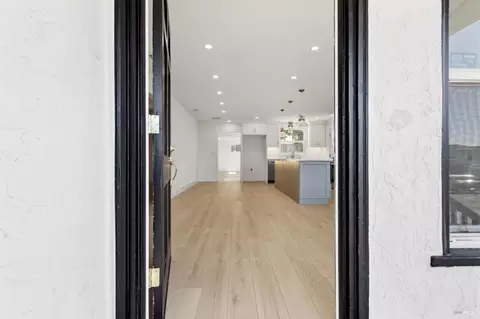 Entry Way - 34 Hermosa Ave, Vallejo, CA 94590 photo 2 of 2