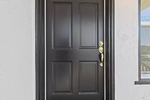 Entry Way - 34 Hermosa Ave, Vallejo, CA 94590 photo 1 of 2