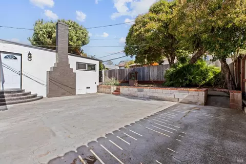 Exterior - 34 Hermosa Ave, Vallejo, CA 94590 photo 5 of 9