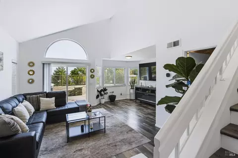 Living - 124 Brigantine Rd, Vallejo, CA 94591 photo 3 of 3