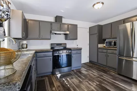 Kitchen - 124 Brigantine Rd, Vallejo, CA 94591 photo 2 of 4