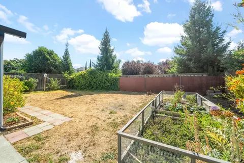 Exterior - 166 Somerville Dr, Vacaville, CA 95687 photo 8 of 14