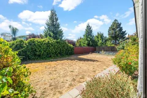 Exterior - 166 Somerville Dr, Vacaville, CA 95687 photo 13 of 14