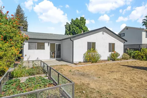 Exterior - 166 Somerville Dr, Vacaville, CA 95687 photo 10 of 14
