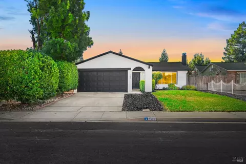 166 Somerville Dr, Vacaville, CA 95687
