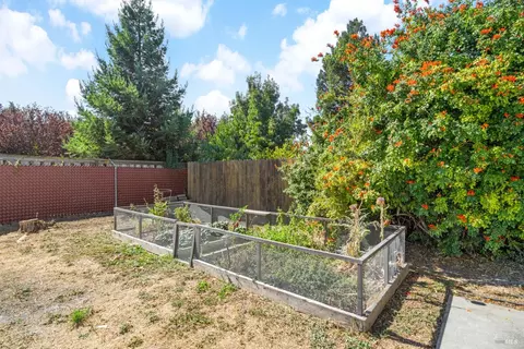 Exterior - 166 Somerville Dr, Vacaville, CA 95687 photo 9 of 14