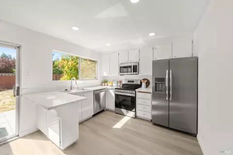 Kitchen - 166 Somerville Dr, Vacaville, CA 95687 photo 2 of 5