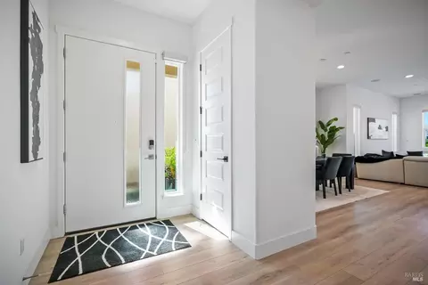 Entry Way - 2341 Waterside Dr, Fairfield, CA 94533 photo 2 of 9