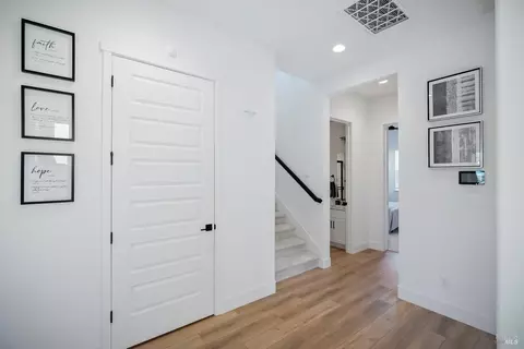 Entry Way - 2341 Waterside Dr, Fairfield, CA 94533 photo 3 of 9