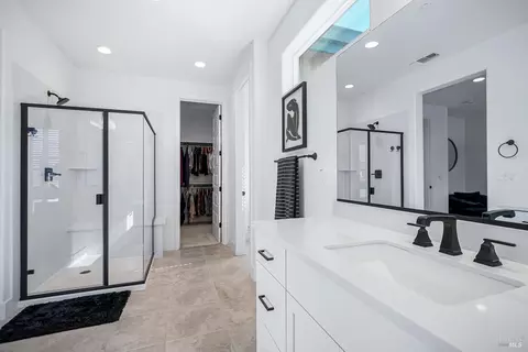 Bath - 2341 Waterside Dr, Fairfield, CA 94533 photo 2 of 7