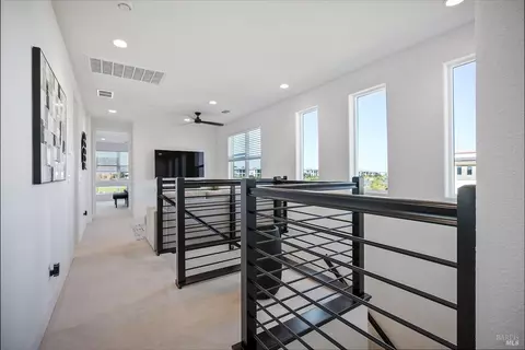 Entry Way - 2341 Waterside Dr, Fairfield, CA 94533 photo 5 of 9