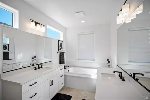 Bath - 2341 Waterside Dr, Fairfield, CA 94533 photo 3 of 7