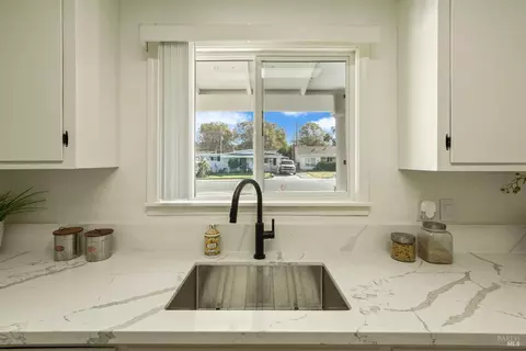 Kitchen - 953 Brookwood Ave, Vallejo, CA 94591 photo 5 of 5