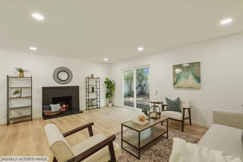 Living - 953 Brookwood Ave, Vallejo, CA 94591 photo 3 of 4