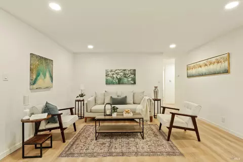 Living - 953 Brookwood Ave, Vallejo, CA 94591 photo 2 of 4