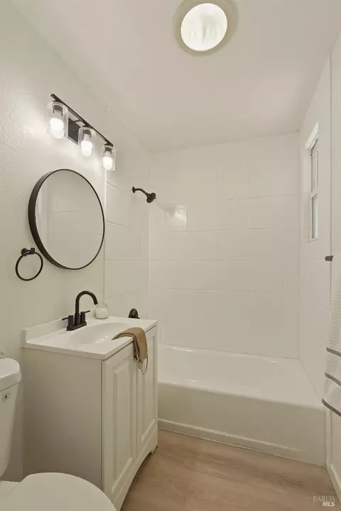 Bath - 953 Brookwood Ave, Vallejo, CA 94591 photo 2 of 2