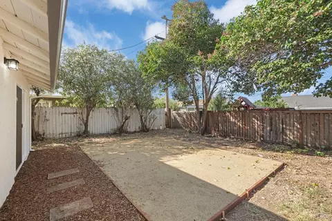 Exterior - 953 Brookwood Ave, Vallejo, CA 94591 photo 11 of 14