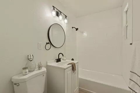 Bath - 953 Brookwood Ave, Vallejo, CA 94591 photo 1 of 2