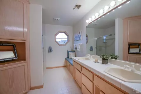 Bath - 3368 Hidden Valley Ln, Fairfield, CA 94534 photo 12 of 13