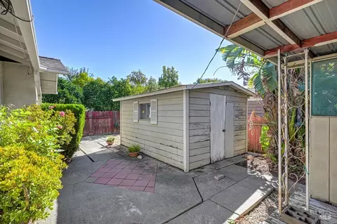 Exterior - 217 Arrowhead Dr, Vacaville, CA 95687 photo 6 of 10