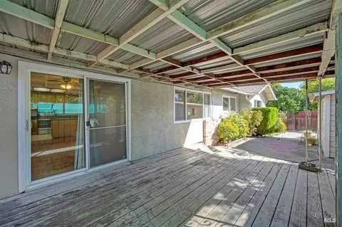 Exterior - 217 Arrowhead Dr, Vacaville, CA 95687 photo 7 of 10