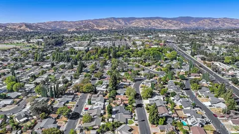 View/Area - 217 Arrowhead Dr, Vacaville, CA 95687 photo 8 of 12