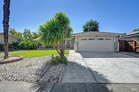 Exterior - 217 Arrowhead Dr, Vacaville, CA 95687 photo 3 of 10